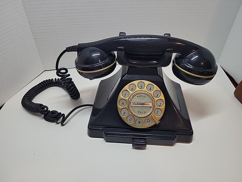 Vintage retro telephone - vintage/retro,